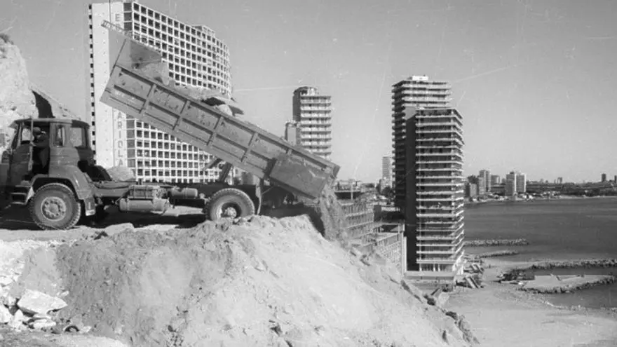 Hace 50 años en Alicante. Del 22 al 28 de septiembre de 1975: Quejas por los edificios que tapan las vistas de la Albufereta desde el paseo de la Cantera