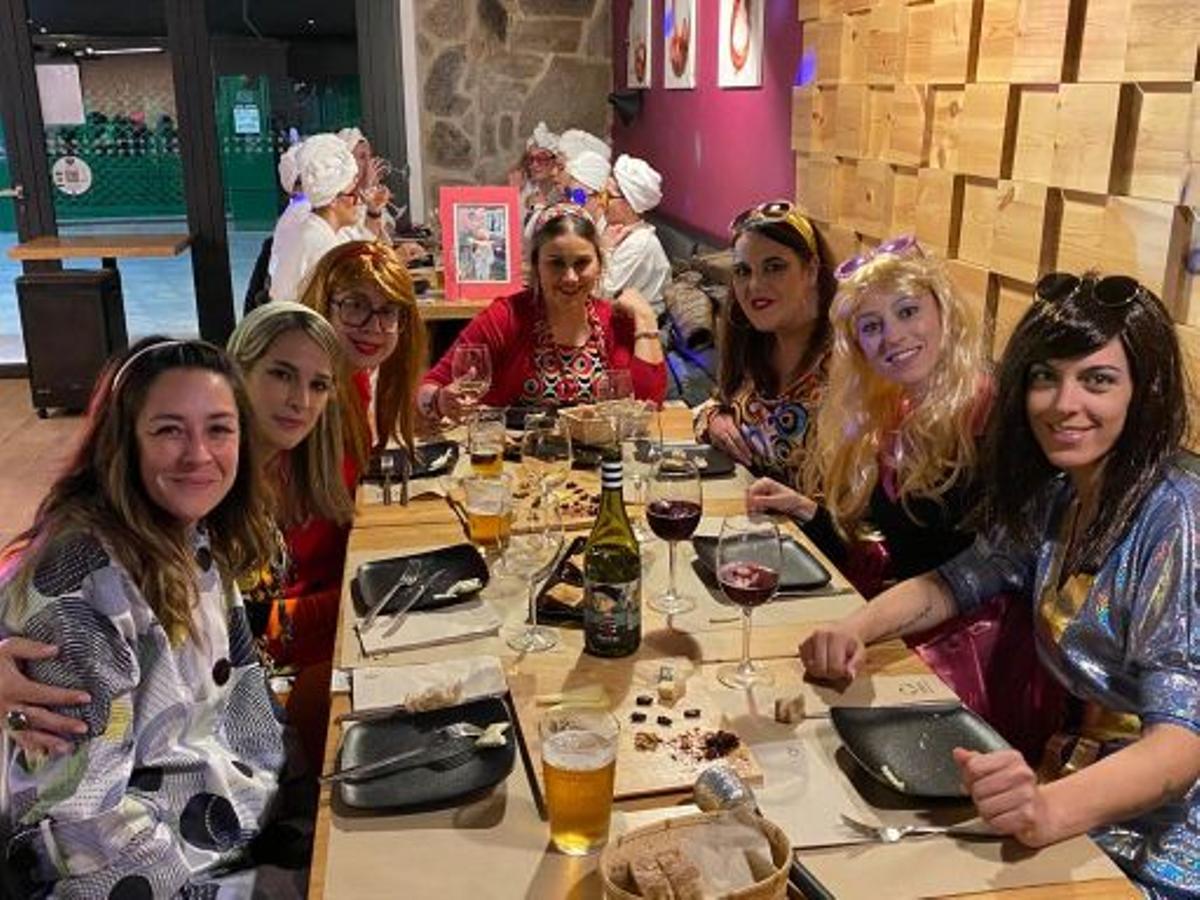 Xoves de Comadres en el Entroido Meco