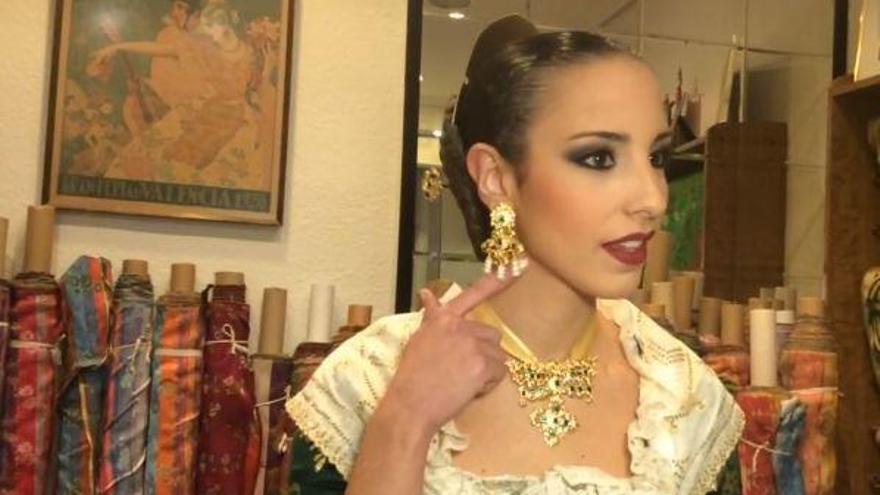 Las falleras de la corte de honor estrenan los trajes del s.XVIII