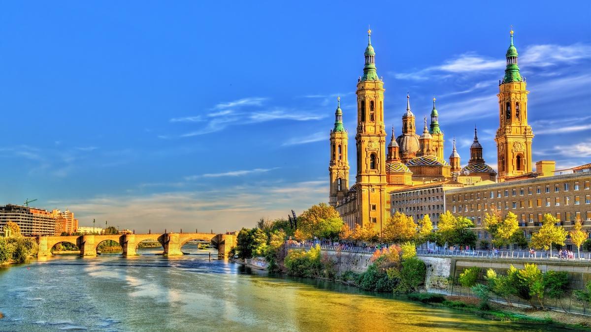 a Basílica del Pilar es el símbolo de la ciudad y su lugar más emblemático.