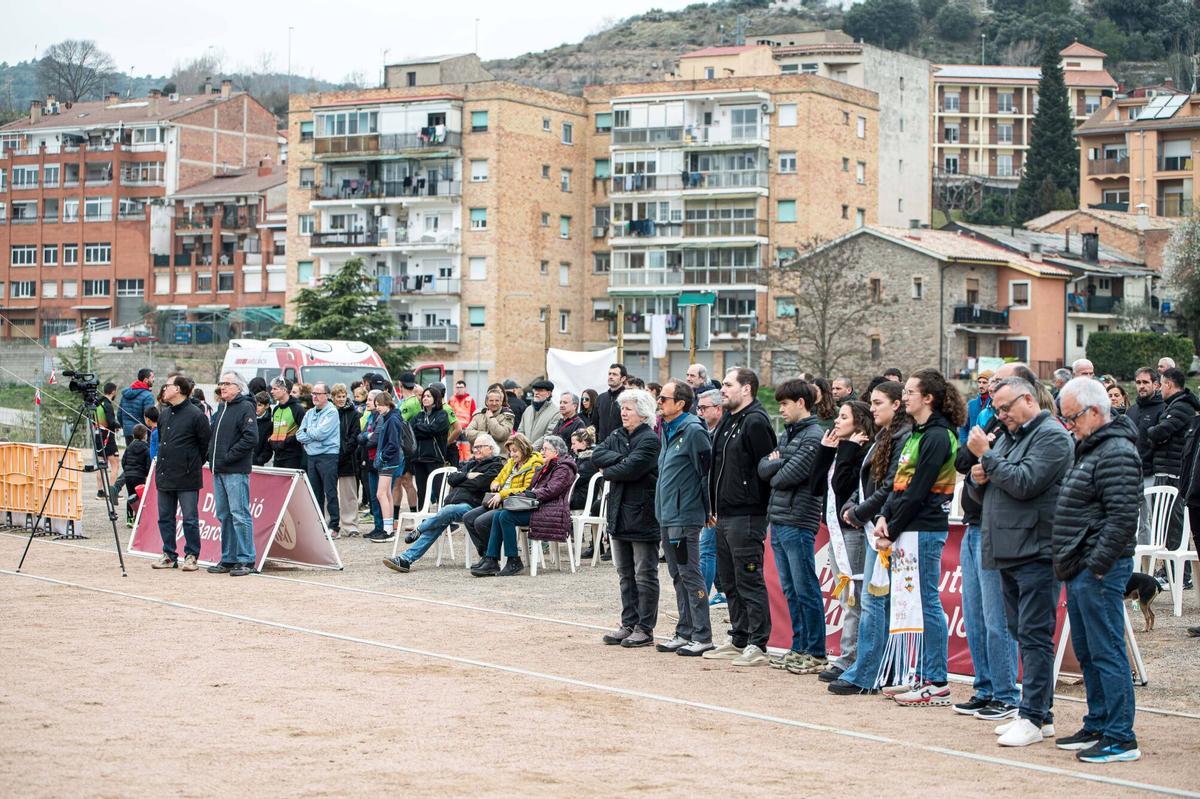 Imatges de la inauguració de la nova pista d'atletisme de Puig-reig
