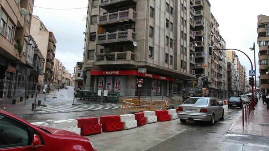 El avance de las obras ha hecho que se corte al tráfico la salida de la calle Eugenio Úbeda.