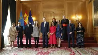 La Familia Real recibe a los Medallas de Asturias, Hijo Predilecto e Hijos Adoptivos 2024:"Les dije a sus padres que ayer Leonor me enamoró. Su modo de estar fue magnífico y veo a una joven muy preparada"