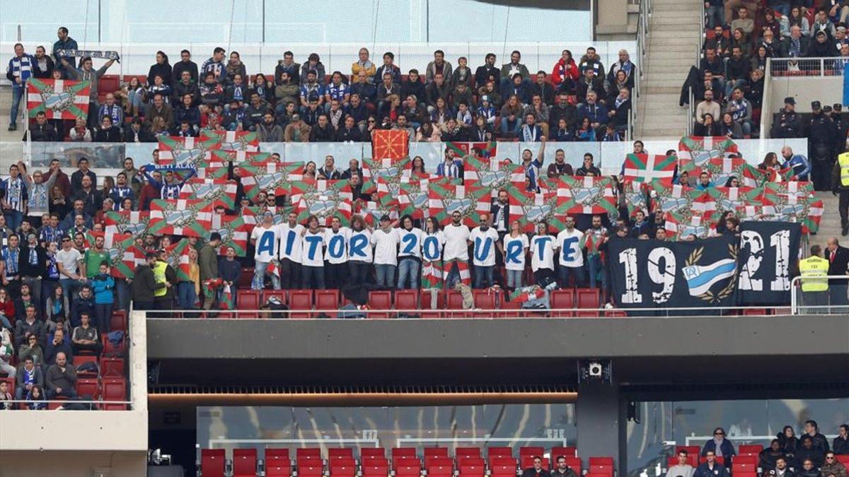 Homenaje al aficionado de la Real Sociedad Aitor Zabaleta, al cumplirse veinte años de su muerte