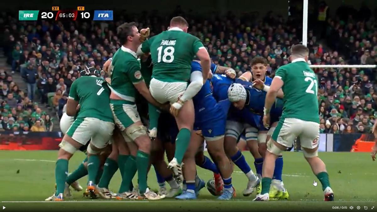 Furlong es levantado por los aires por la melé de Irlanda