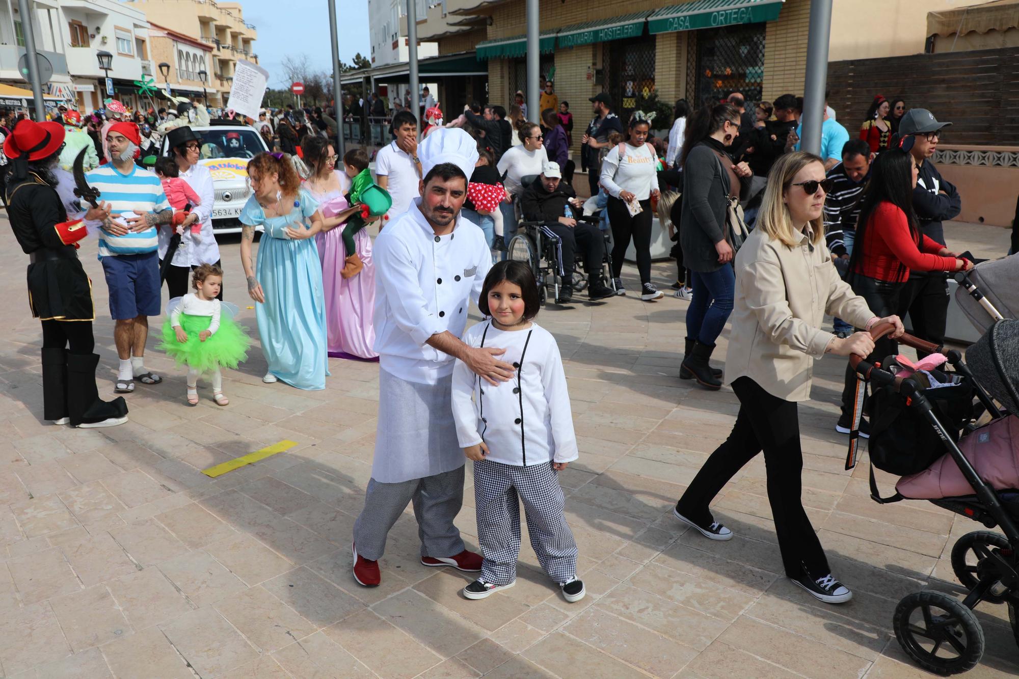 Todas las imágenes de la rúa de Carnaval en Formentera 2023