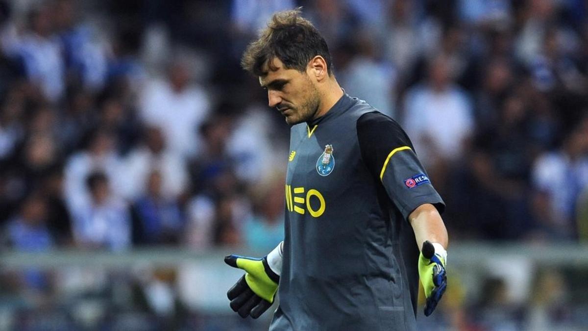 Iker Casillas, taciturno en un momento del partido del miércoles contra el Roma.