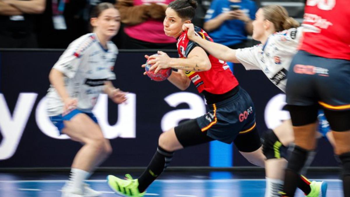 España logra una victoria vital
