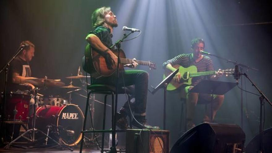 El Club de la Cançó consagra el duet manresà Filferro amb un ple a la Sala Petita del Kursaal