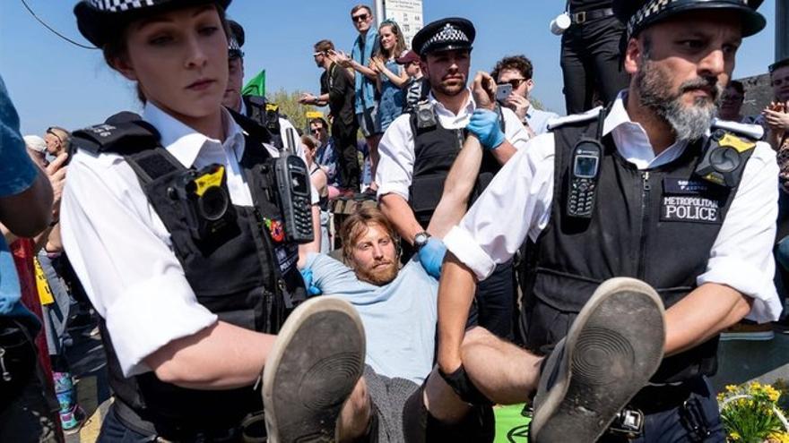 Detenidas 831 personas por la protesta ecologista en Londres