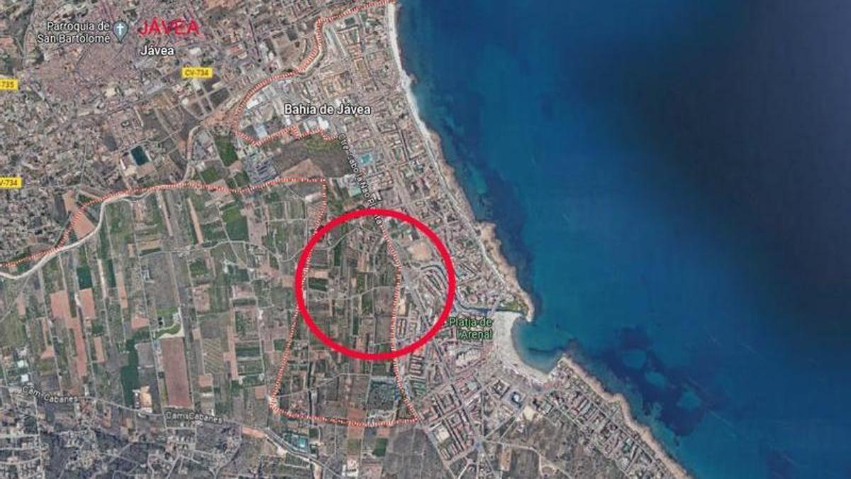 Imagen satelital de los terrenos que salen a subasta en Xàbia.