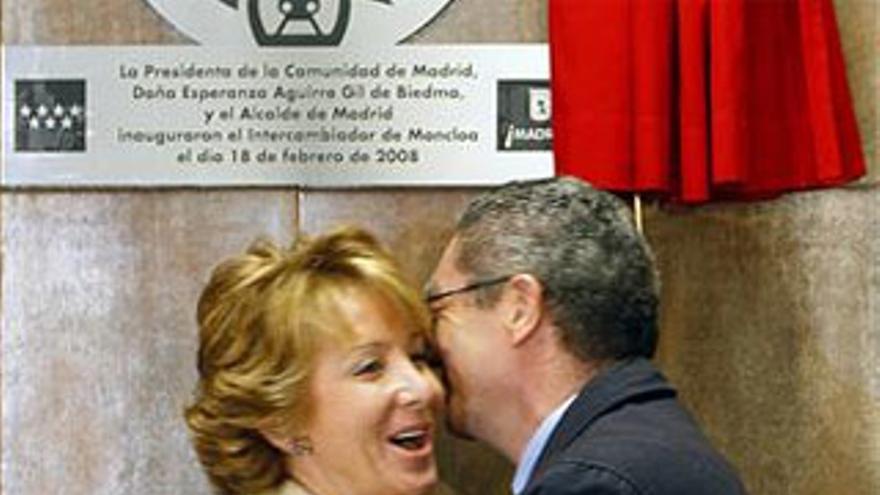 Aguirre y Gallardón se dan el beso más esperado