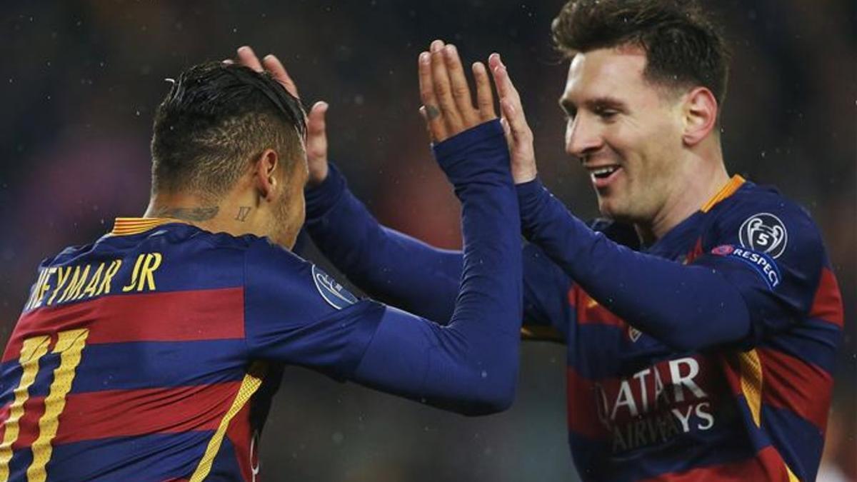 Neymar y Messi celebran un gol en el Camp Noi