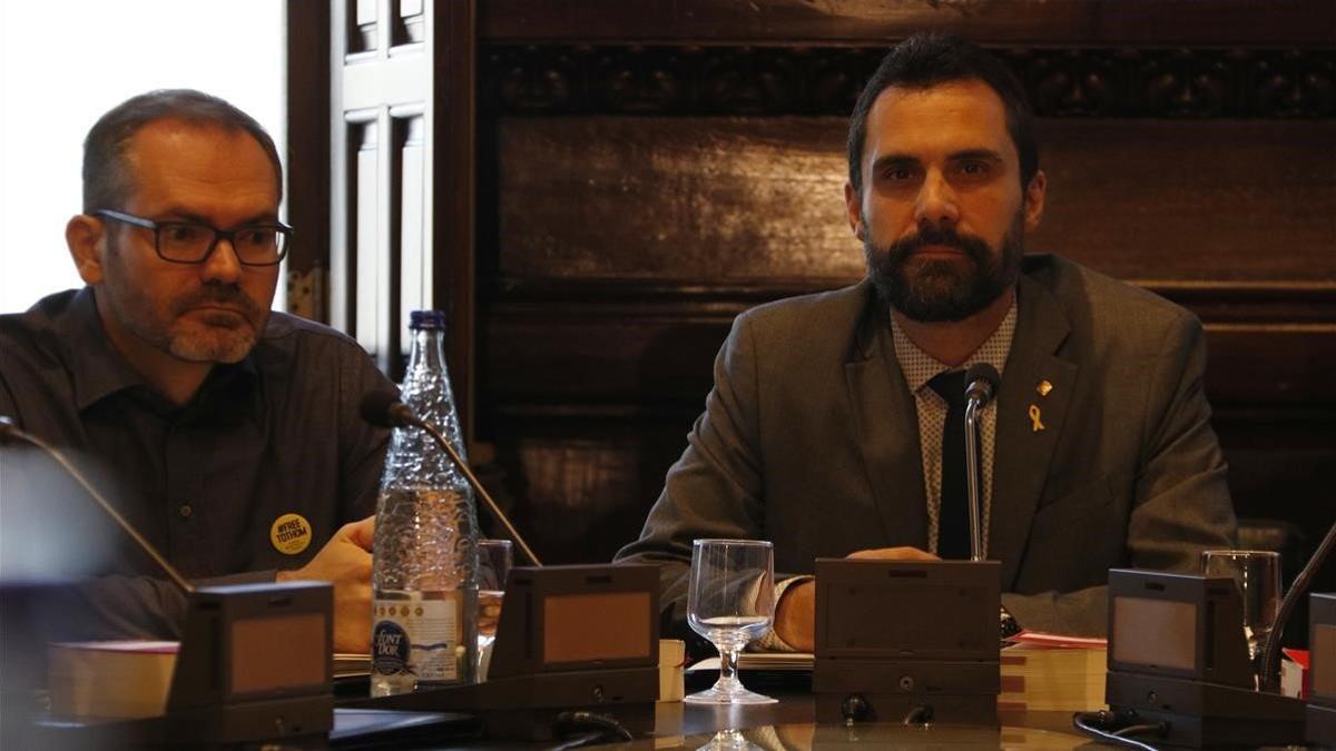 Roger Torrent y Josep Costa, en una reunión de la Mesa del Parlament