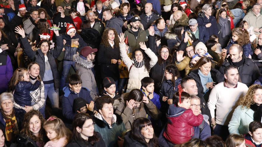 Así sonó el "Gijón del alma" en las "pequecampanadas" para despedir el año en familia