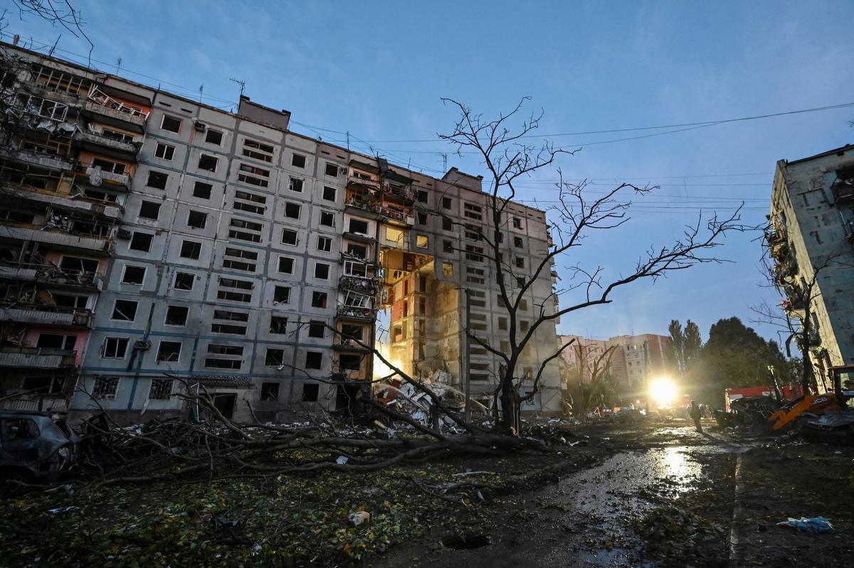 Al menos 12 personas han muerto como resultado del ataque nocturno ruso con misiles contra la ciudad ucraniana de Zaporiyia.