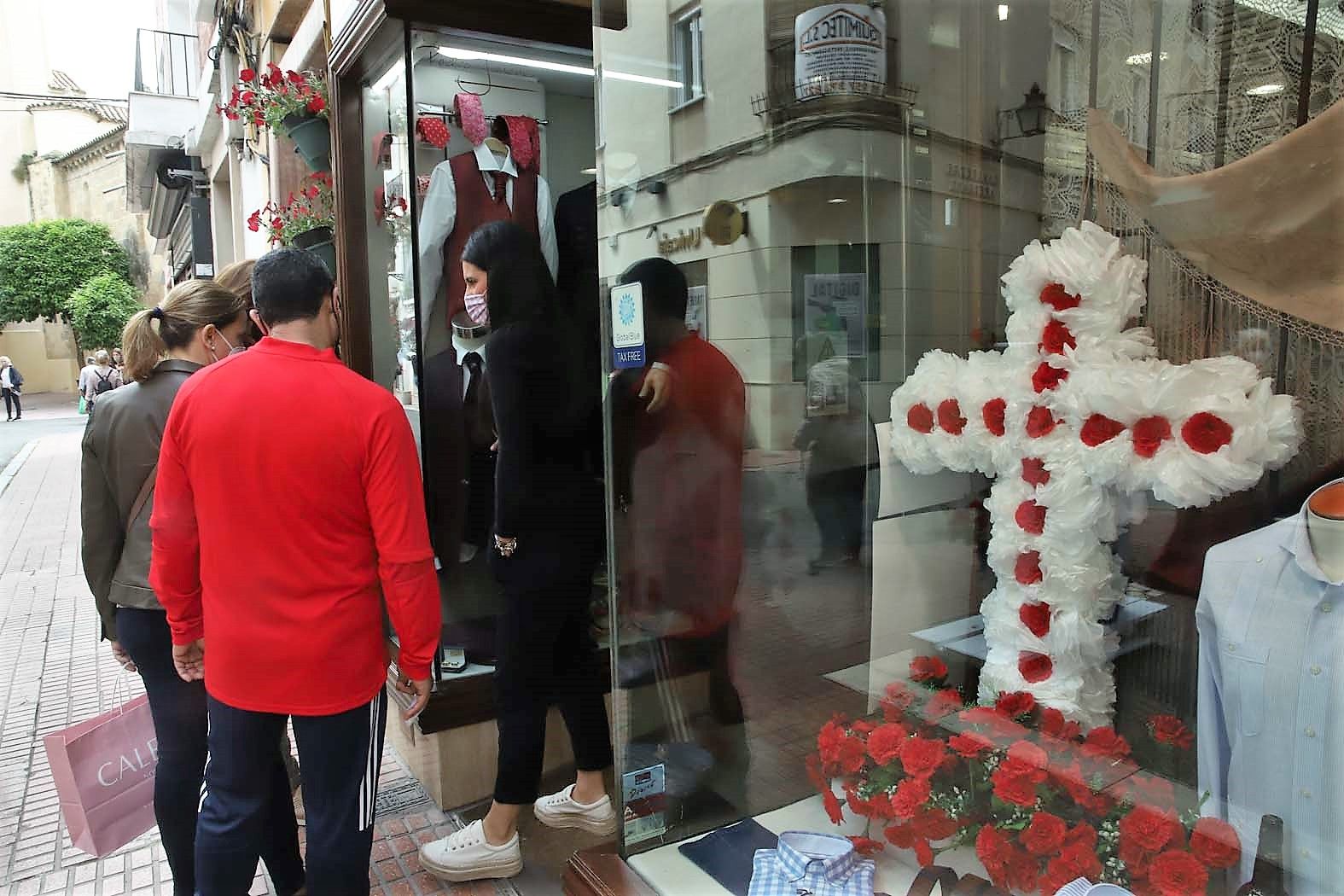 Primer concurso de cruces de mayo para escaparates