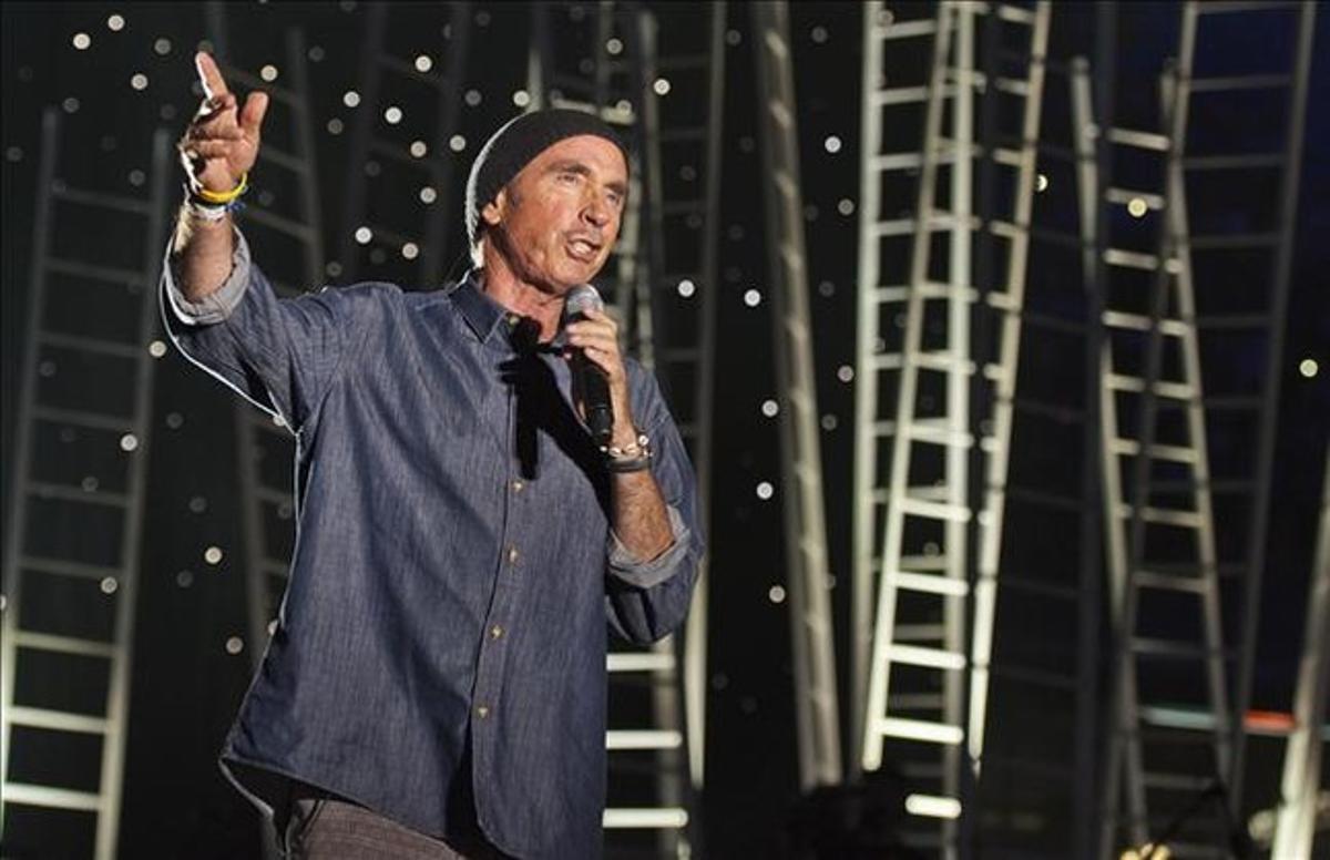 Lluís Llach, durant el Concert per la Llibertat, al Camp Nou. Lluís Llach, durant el Concert per la Llibertat, al Camp Nou.
