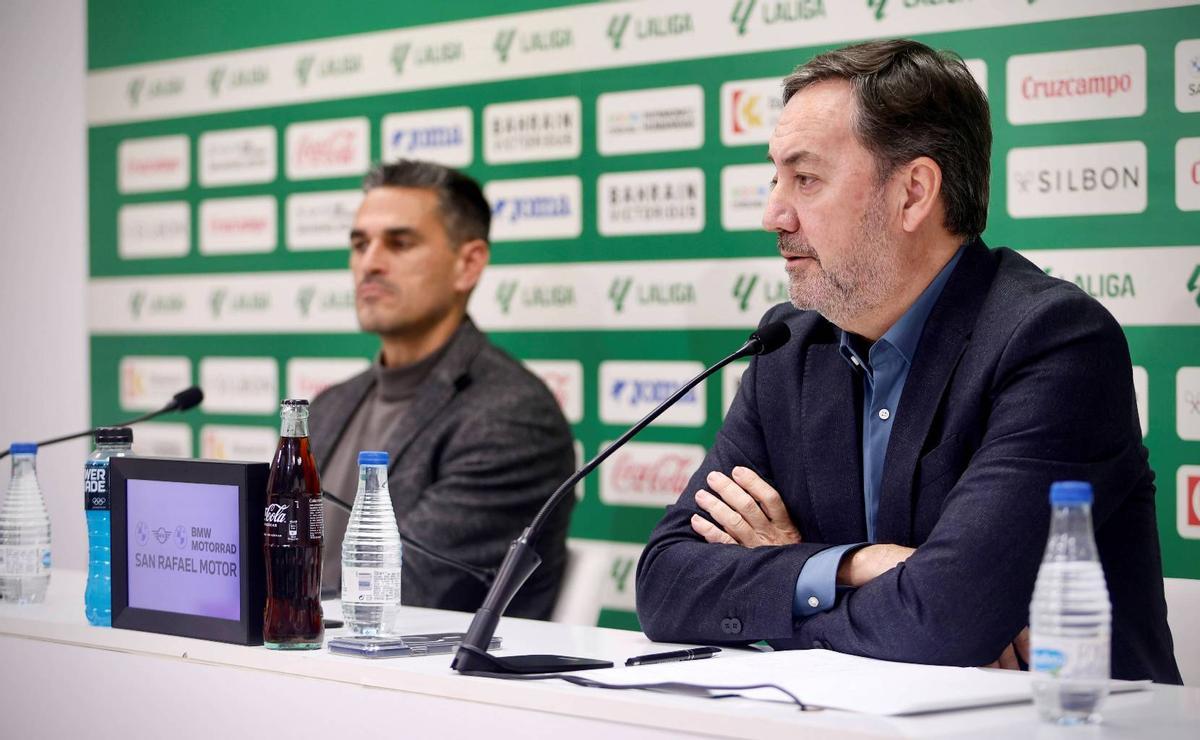 Juanito y Monterrubio, en la comparecencia ante la prensa.