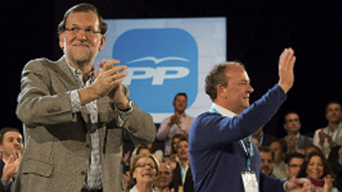 Mariano Rajoy y José Antonio Monago, en la clausura de las jornadas del PP sobre buen gobierno, este sábado en Cáceres.