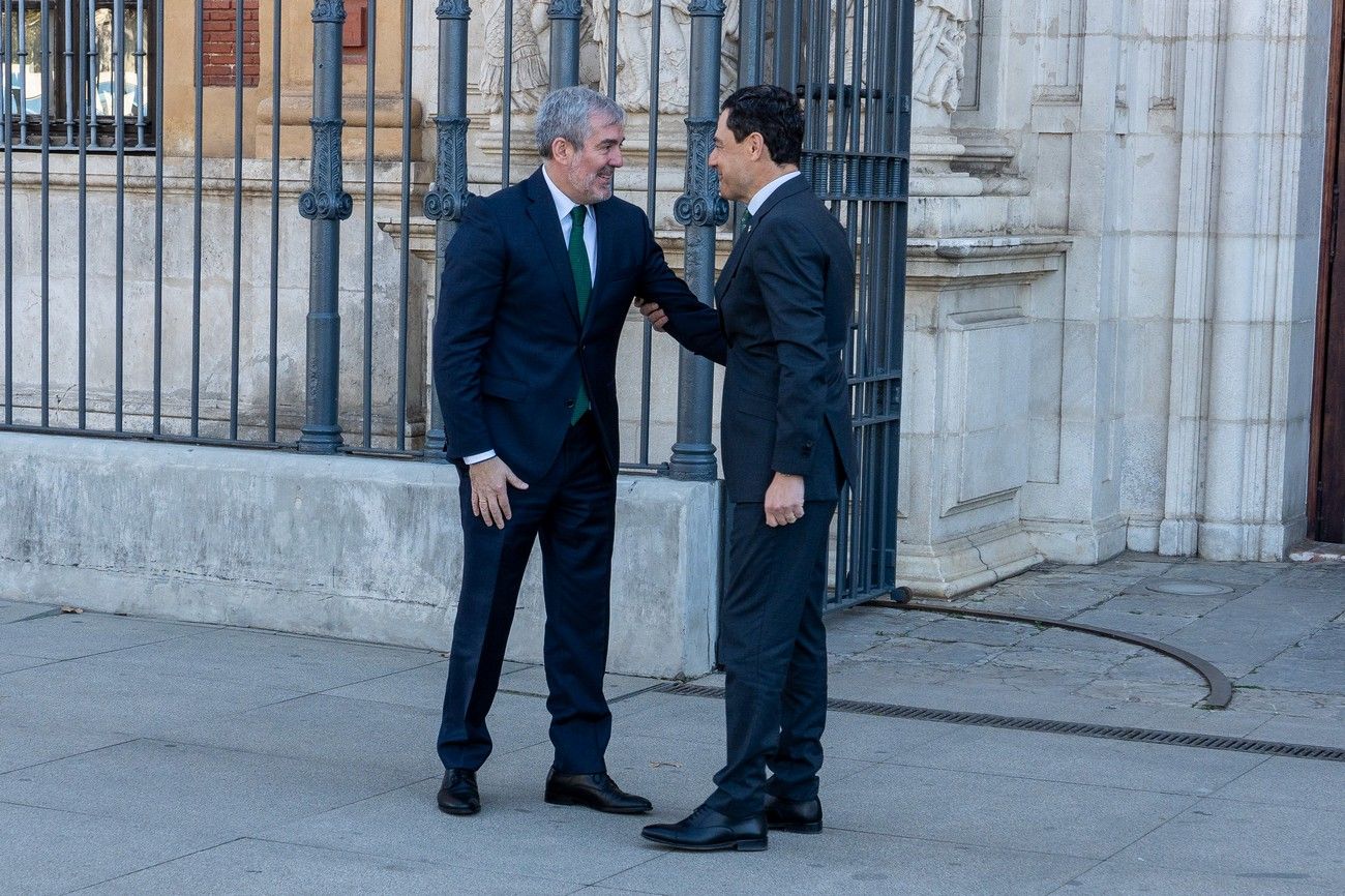 Imagen del encuentro de este miércoles entre los presidentes de Andalucía y Canarias, Juan Manuel Moreno y Fernando Clavijo