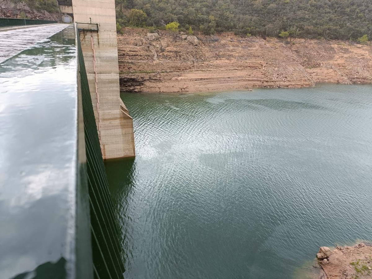 Nivell d'aigua embassada a la presa del Pantà, aquest dimecres 1 de maig
