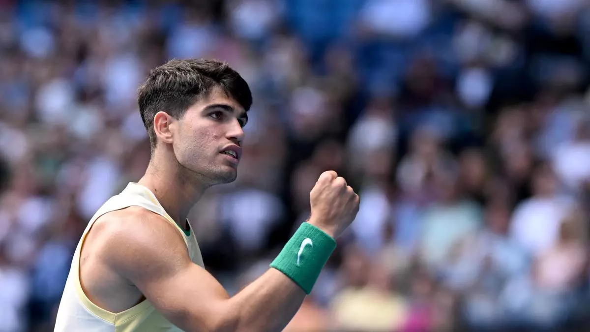 Alcaraz salva una complicada segunda ronda ante Sonego en Australia