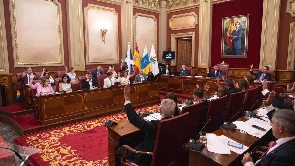 Pleno en el Ayuntamiento de Santa Cruz.