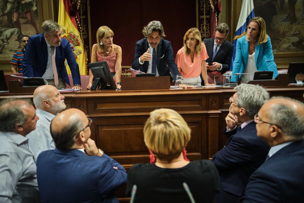 Primer pleno de la legislatura canaria