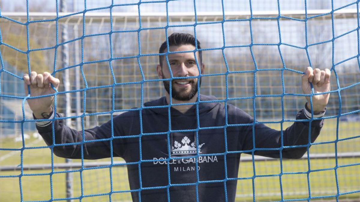 El Oviedo se guarda las espaldas por si Borja Bastón decide salir
