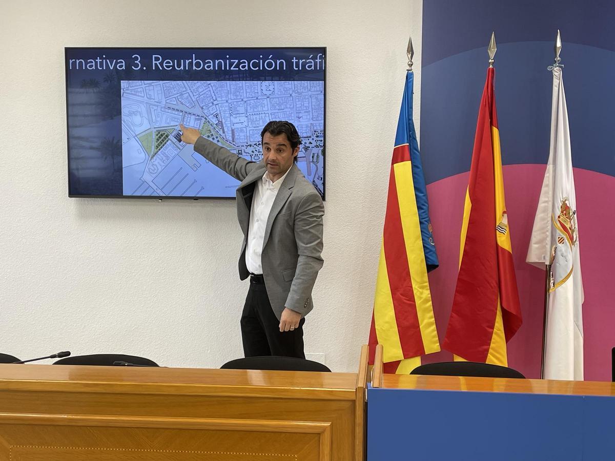 Eduardo Dolón en  un momento de la presentación de la propuesta que se ha dado a conocer este viernes de la reurbanización