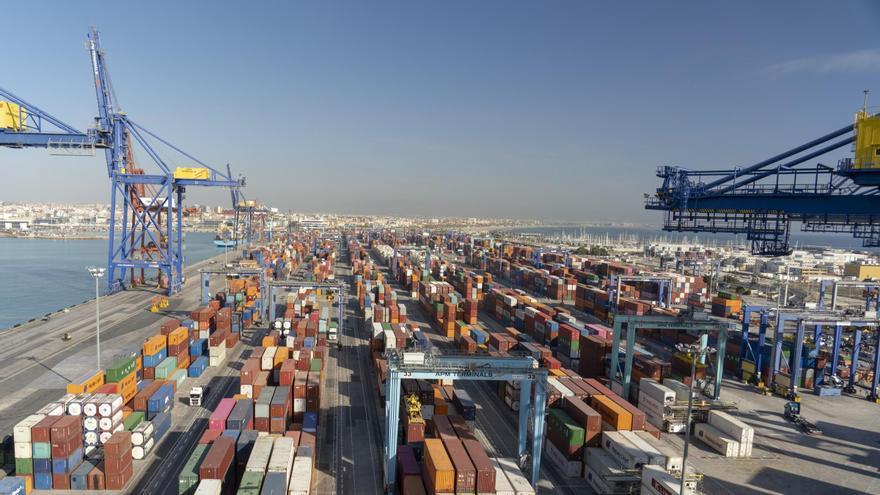 Valenciaport cae en contenedores en mayo por el desplome de los tránsitos