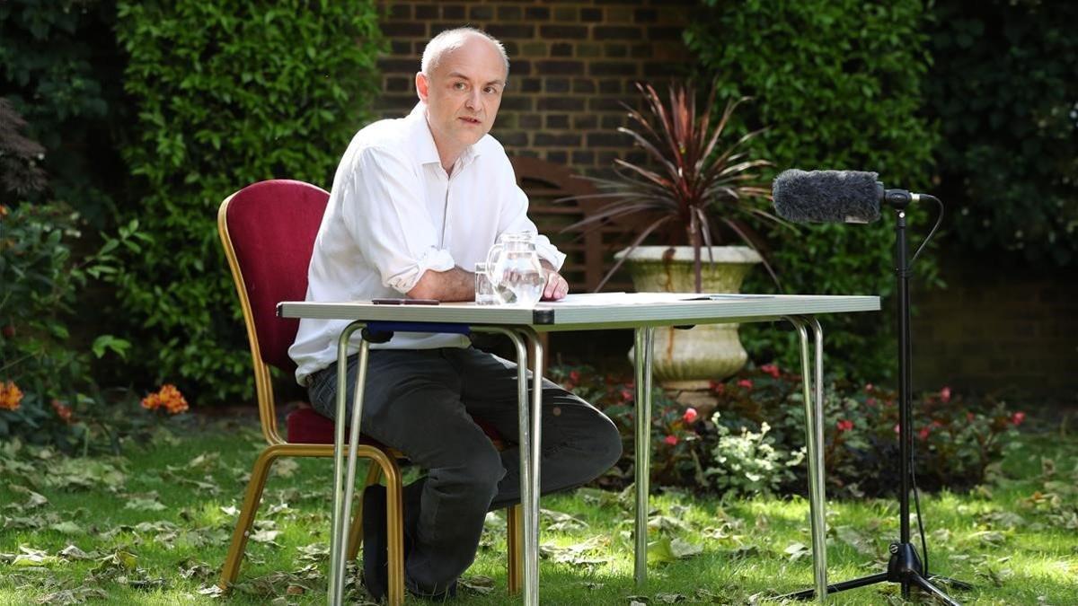 El asesor de Boris Johnson Dominic Cummings, durante la rueda de prensa que ha ofrecido este lunes.