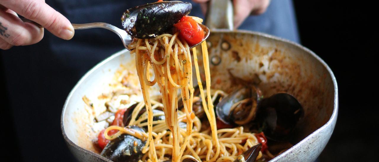 Espaguetis con mejillones y tomate del restaurante Bosco de Lobos