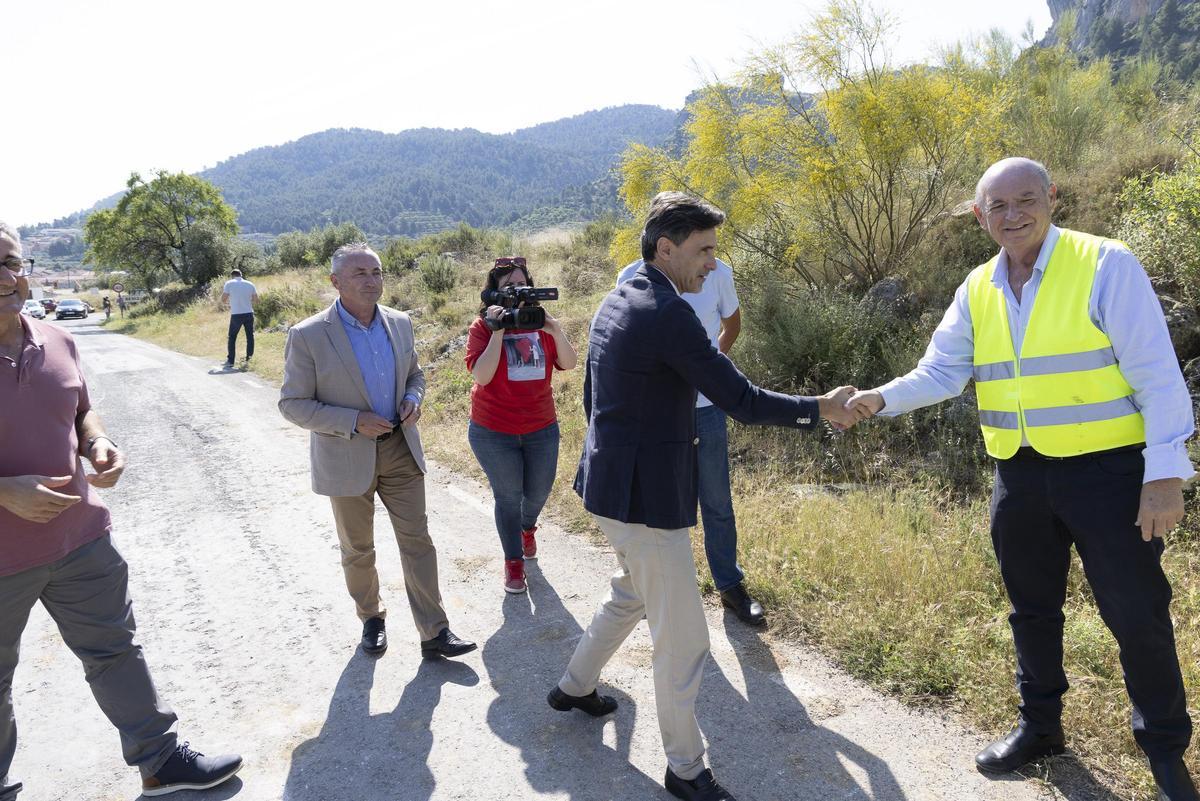 Inicio de las obras en la carretera que conecta Benizar con Otos