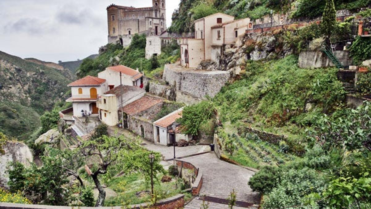 El pueblo medieval de Savoca es el lugar donde transcurre la historia de amor entre los jóvenes &quot;Michael&quot; (Al Pacino) y &quot;Apollonia&quot; (Simonetta Stefanelli).