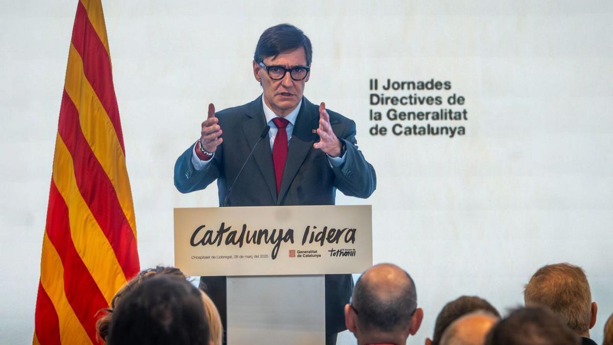 Salvador Illa, en la inauguració de la segona Jornada Directiva de la Generalitat, ahir a l’Hospitalet. | JORDI OTIX