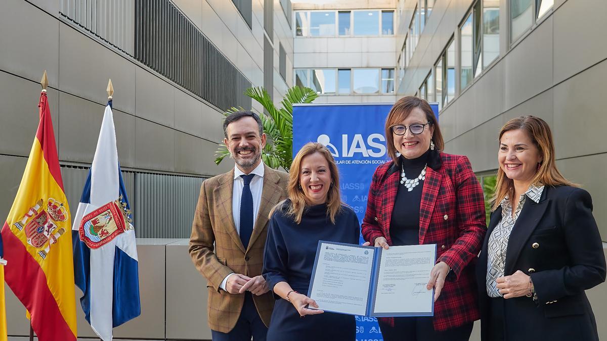 De izquierda a derecha, Lope Afonso, Rosa Dávila, Candelaria Delgado y Águeda  Fumero