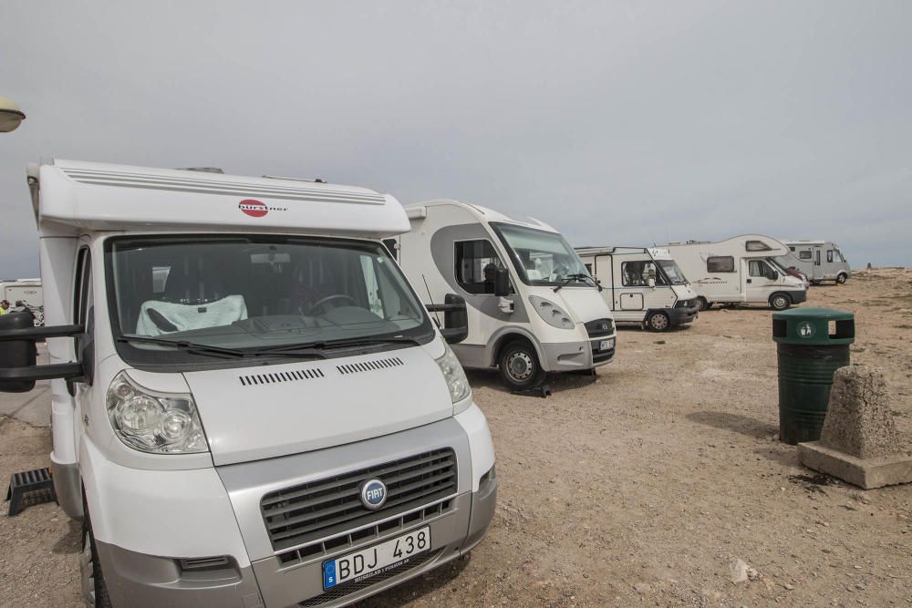 Costas urge a Torrevieja a evitar las acampadas de caravanas