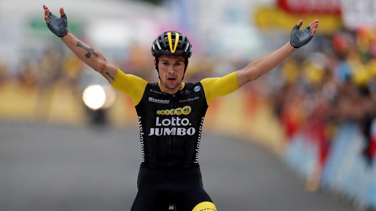 Primoz Roglic celebrando en Laruns