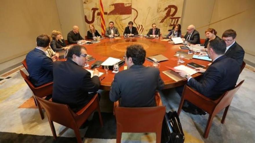 Puigdemont pide hora a Rajoy para concertar una reunión