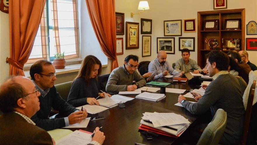 El Ayuntamiento de Cáceres estudia una revisión salarial de los empleados municipales