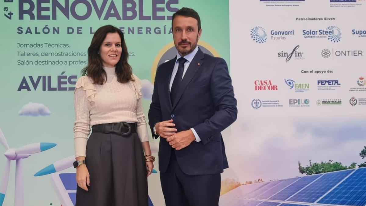 Alicia Cabrera, directora general de Casa Decor, y Daniel González, presidente de la Cámara de Comercio de Avilés.