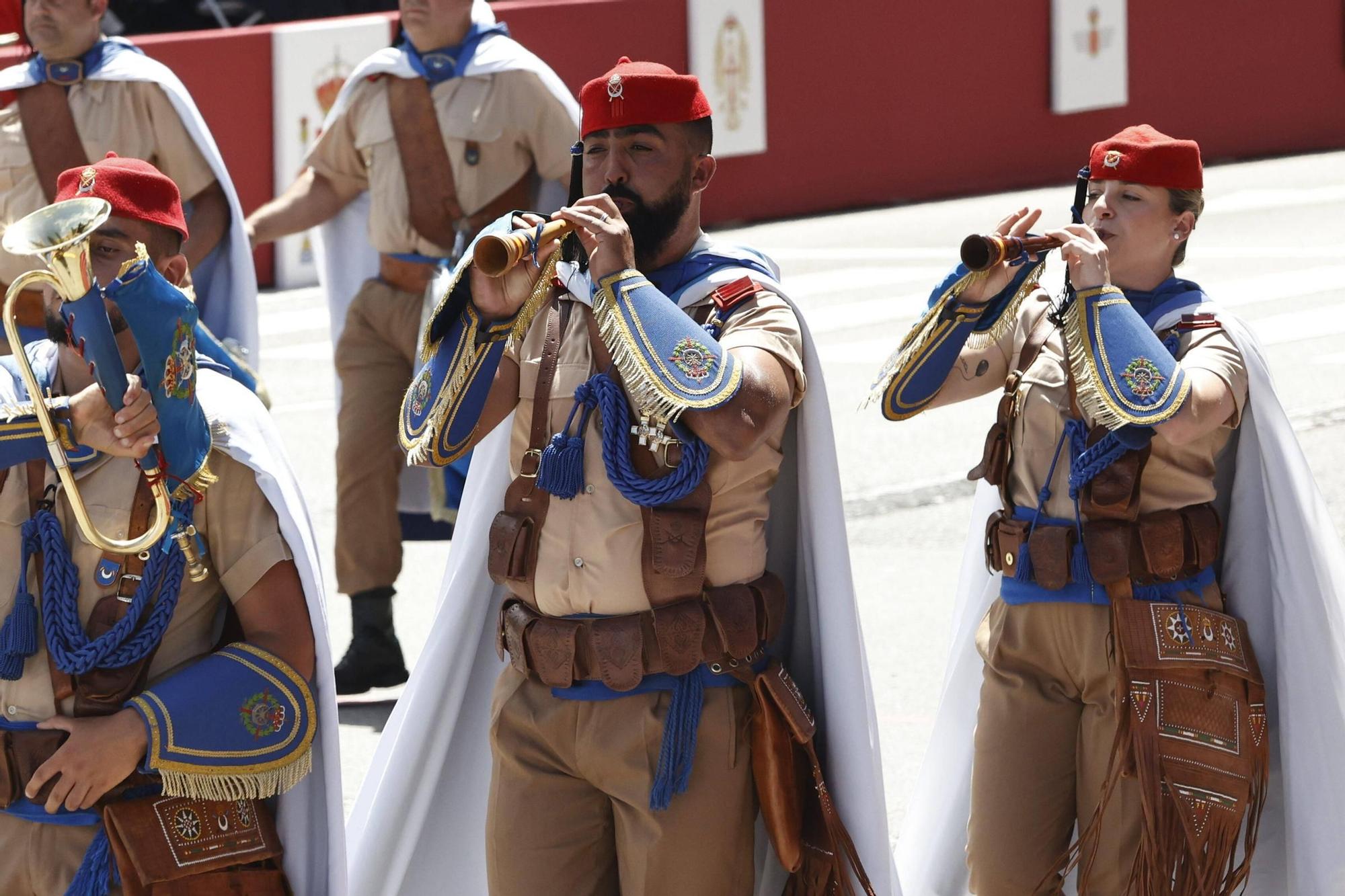 EN IMÁGENES: Así fue el multitudinario desfile en Oviedo por el Día de las Fuerzas Armadas