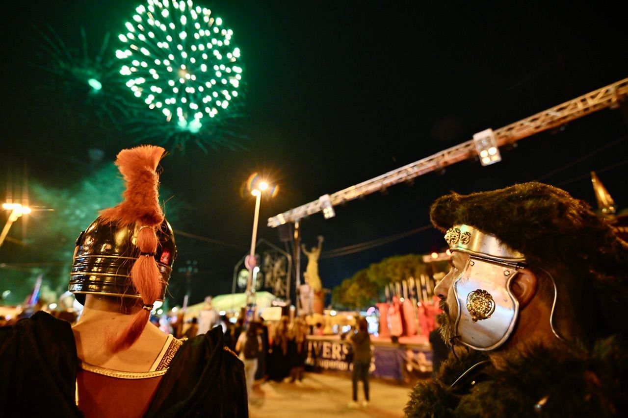 Apagado de fuego sagrado y fuegos artificiales para poner fin a Carthagineses y Romanos 2023