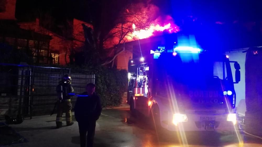 Incendio de un negocio en la Plaza Mayor de Toro