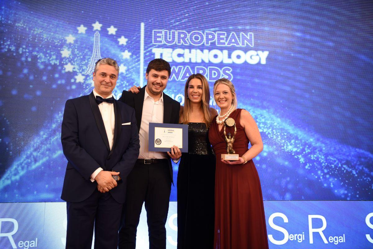 Entrega de l'European Technology Awards a l'equip de DCU Tecnologic