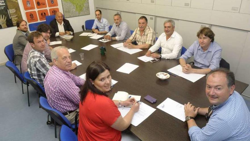 Los alcaldes durante una reunión del Consorcio As Mariñas.