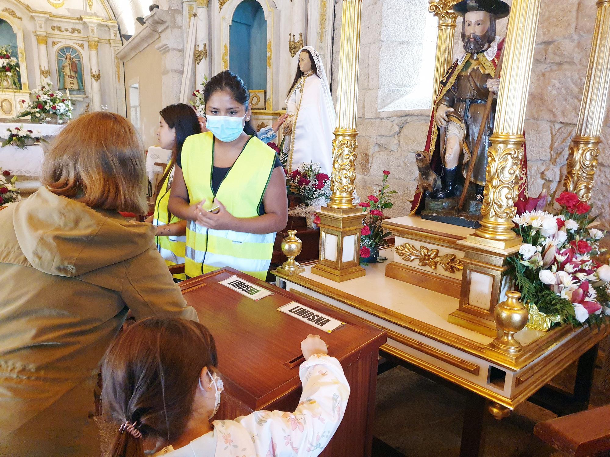 Vigo celebra un San Roque pasado por agua