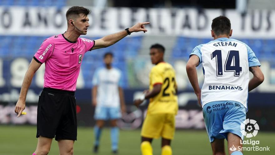 Moreno Aragón, con gesto serio, en un momento del partido.